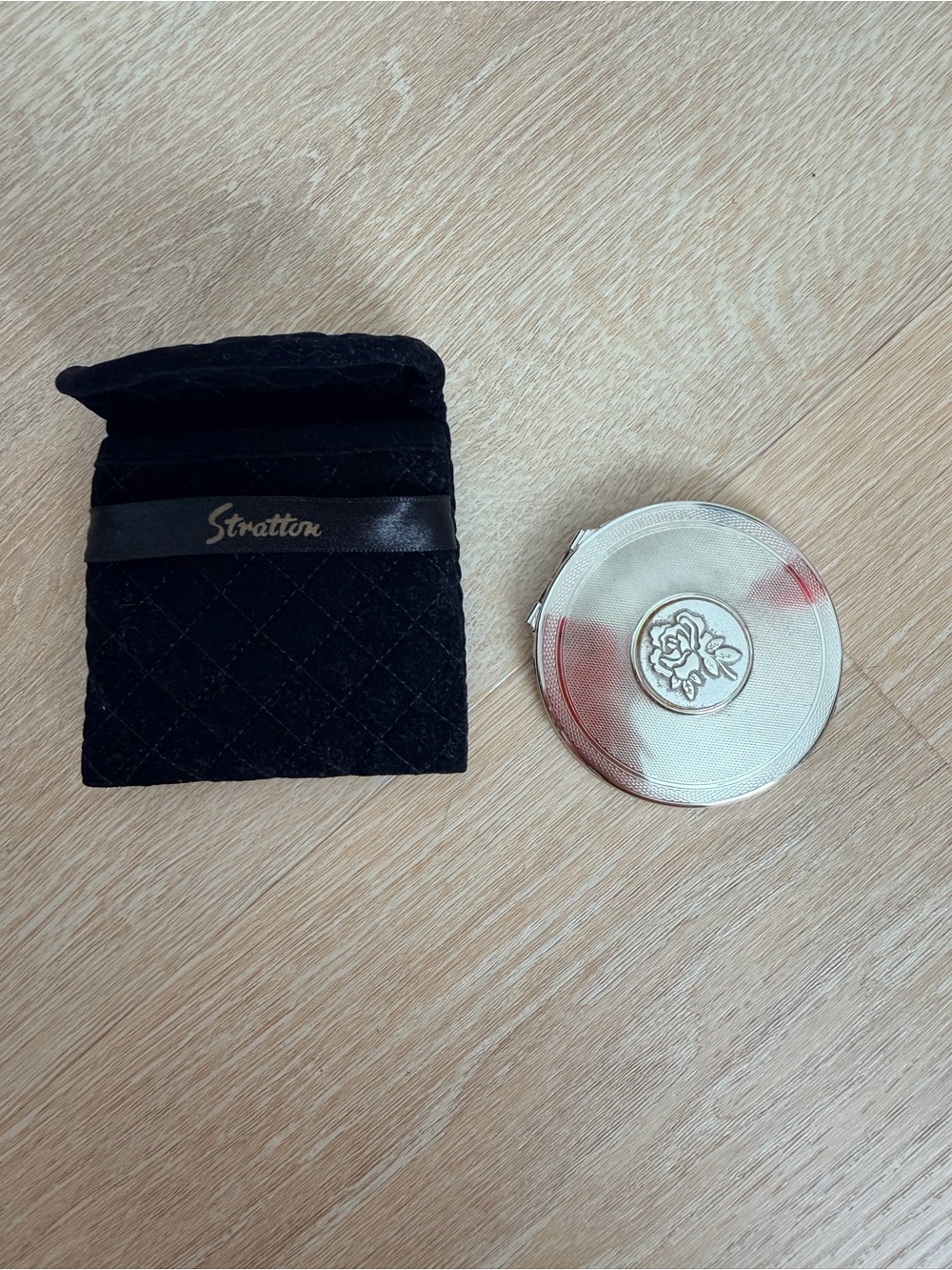 RARE Vintage Stratton Powder Compact Silver Tone Rose w/ Velvet Pouch NOS
